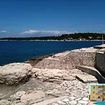 Yellow House Pula
